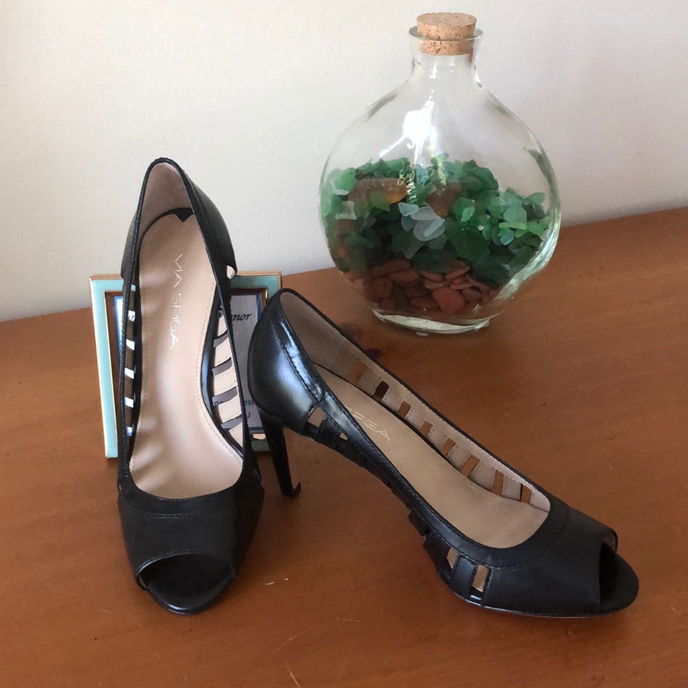 Like New 6 M Via Spiga Black Pump